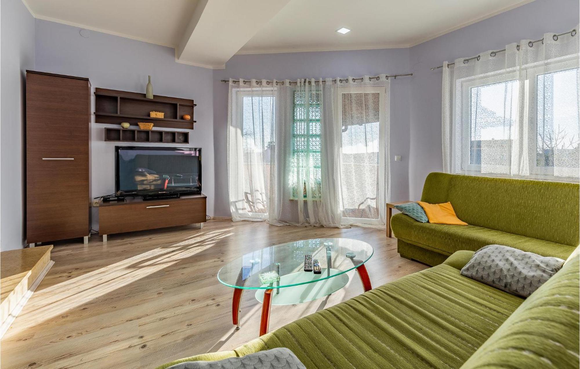 3 Bedroom Pet Friendly In *