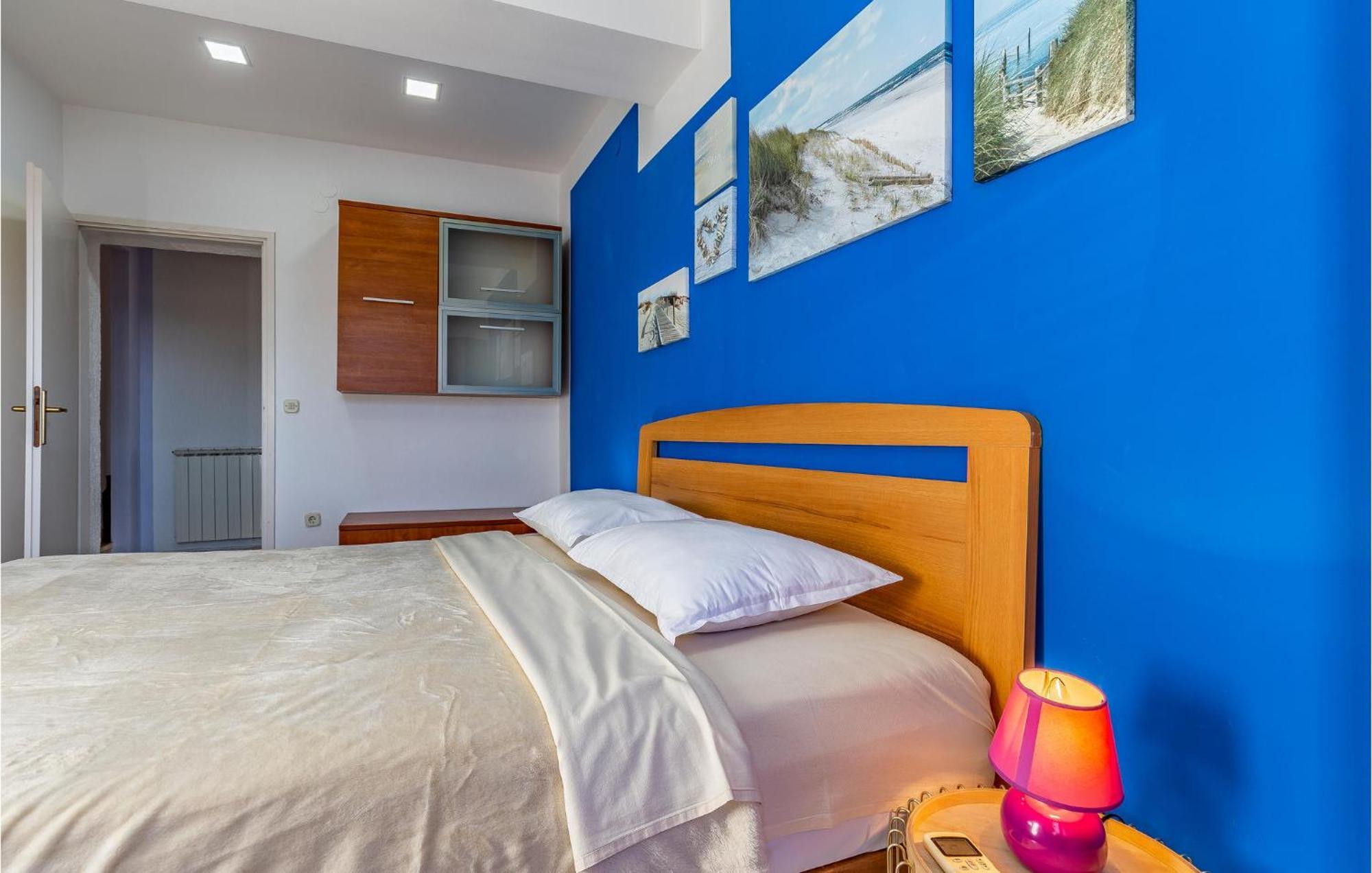 3 Bedroom Pet Friendly In Apartman
