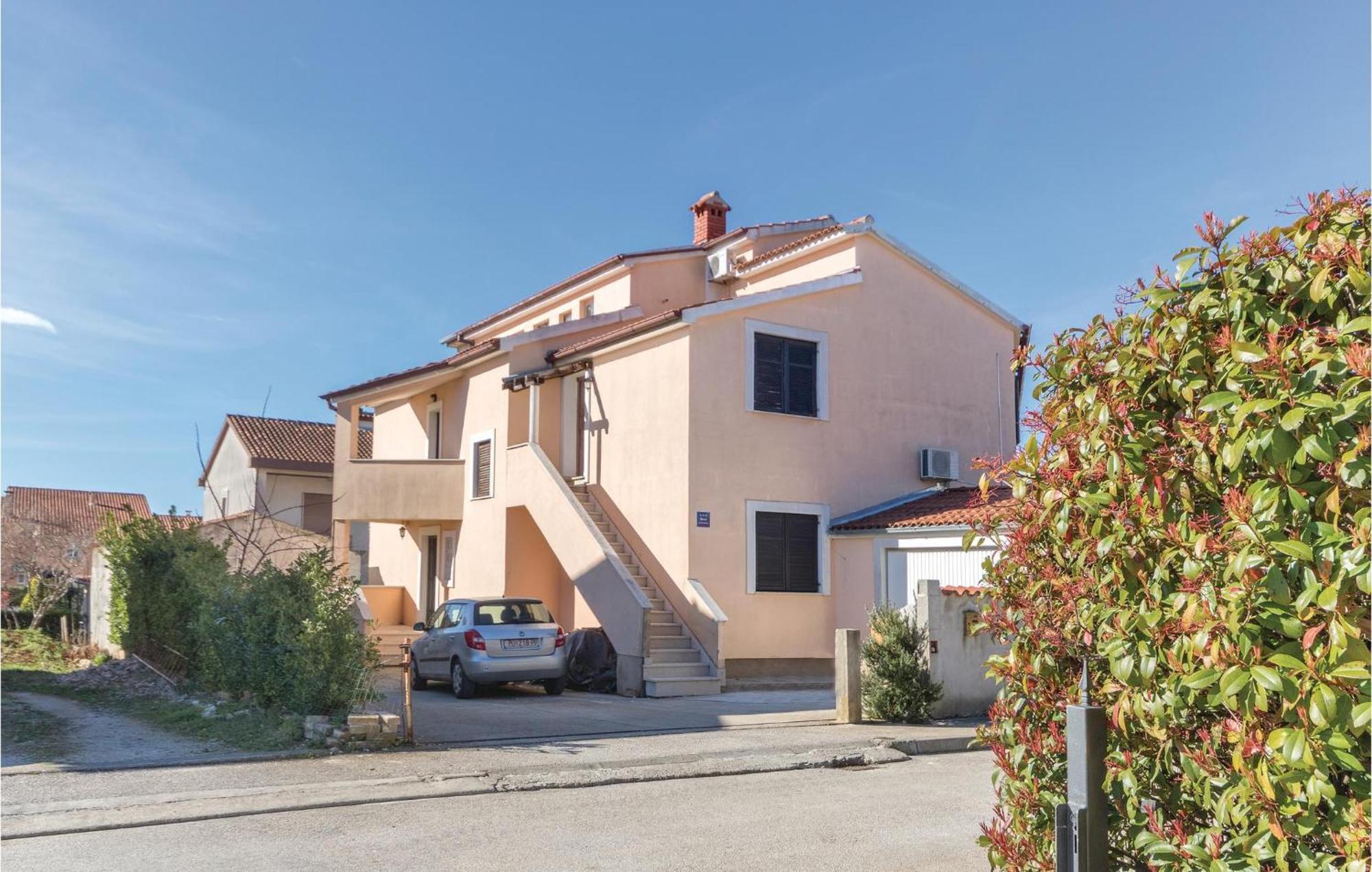 3 Bedroom Pet Friendly In *